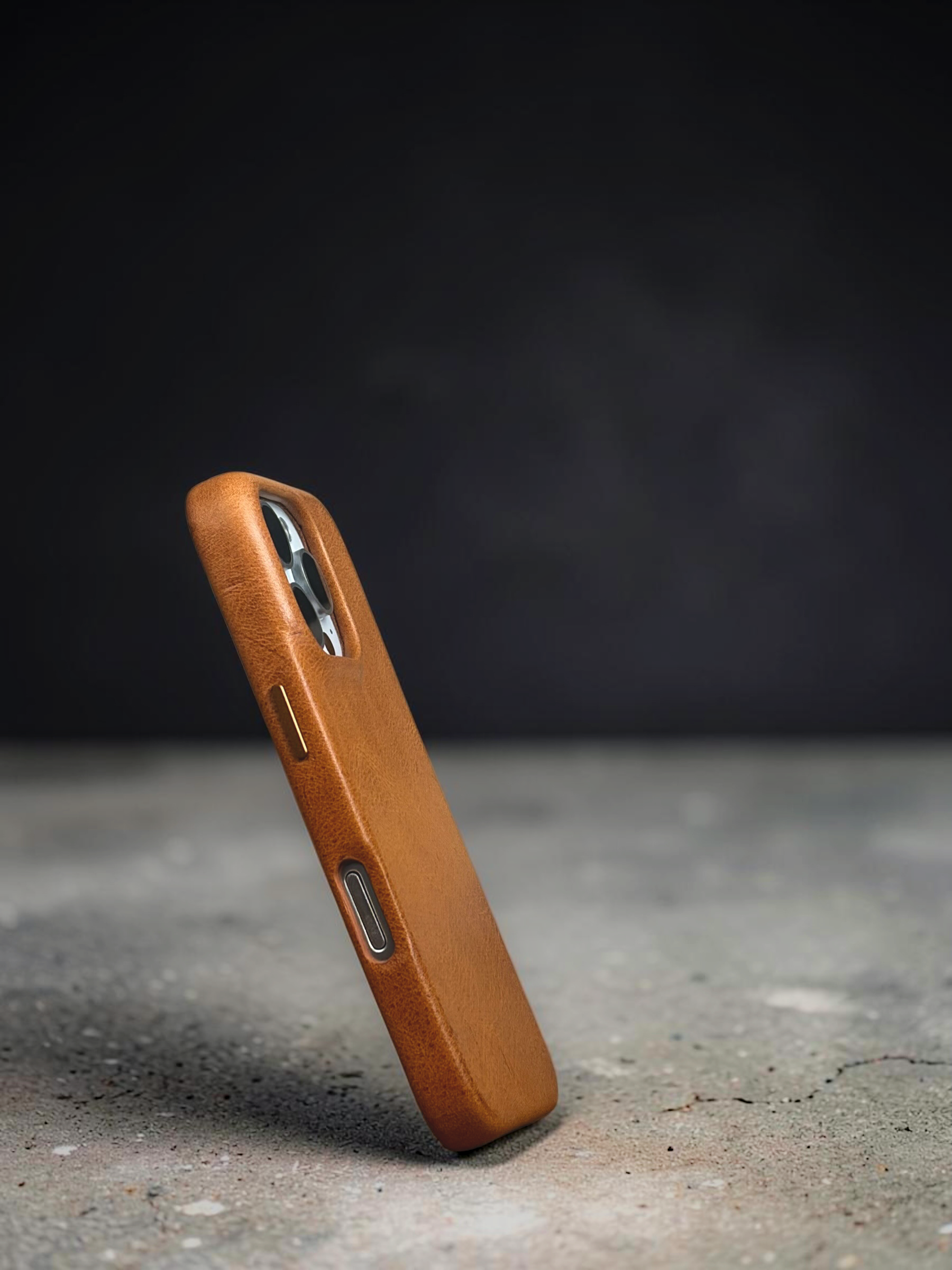 iPhone 16 Pro Case - Siena Gold side view #Color_Siena Gold