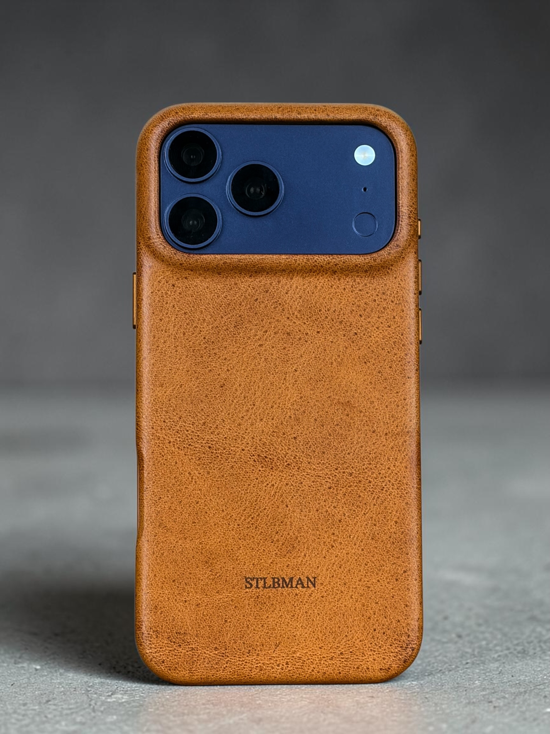 Initials engraved into the leather of a Sincero Nodo case