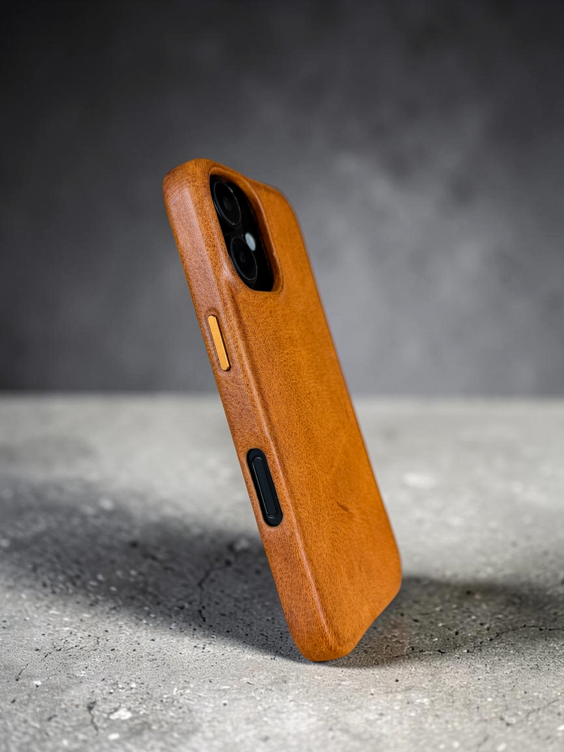 iPhone 17 Case - Siena Gold side view #Color_Siena Gold