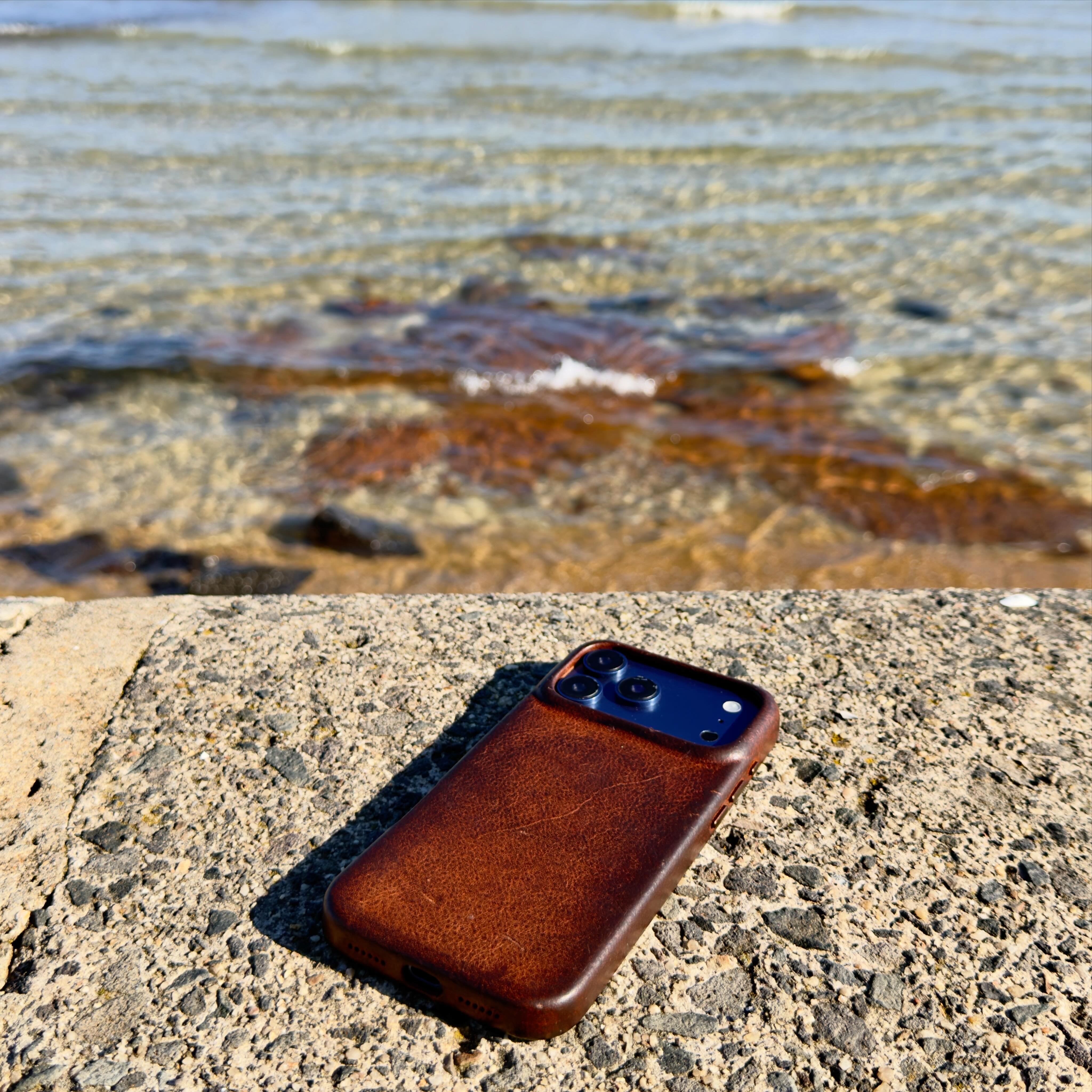 iPhone 17 Pro Max Case - Brunello Brown after three weeks of use #Color_Brunello Brown