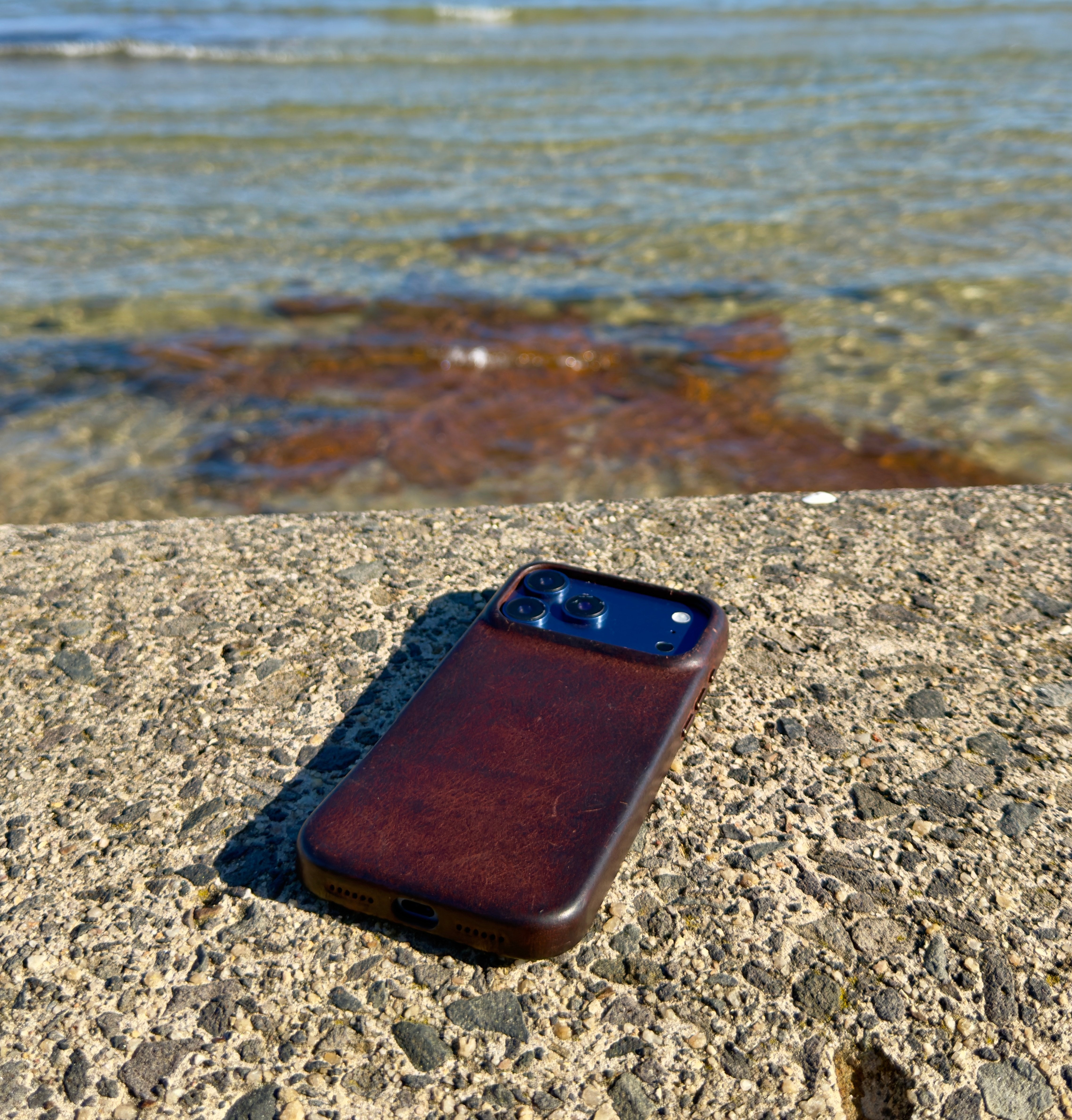 iPhone 17 Case - Castagna Marrone after three weeks of use #Color_Castagna Marrone