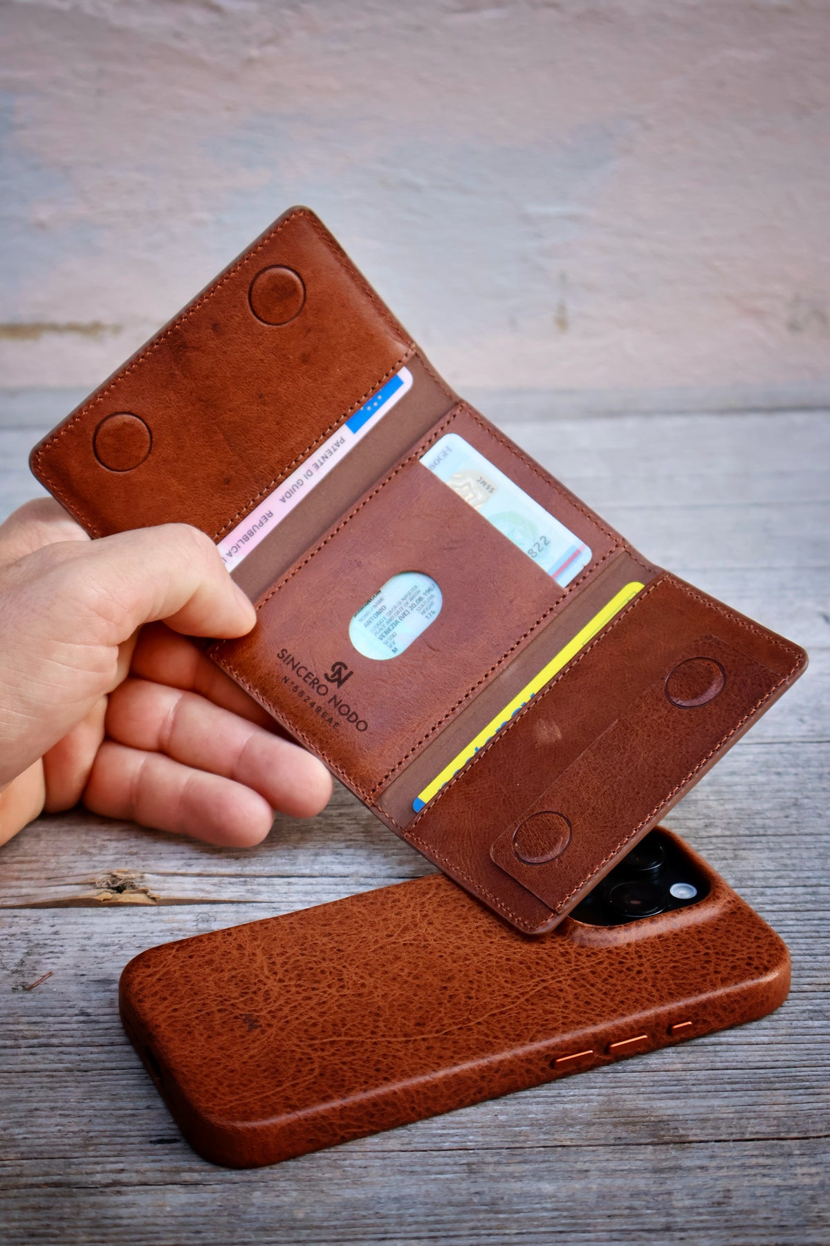 Our Magsafe traceable Ritorno Wallet
