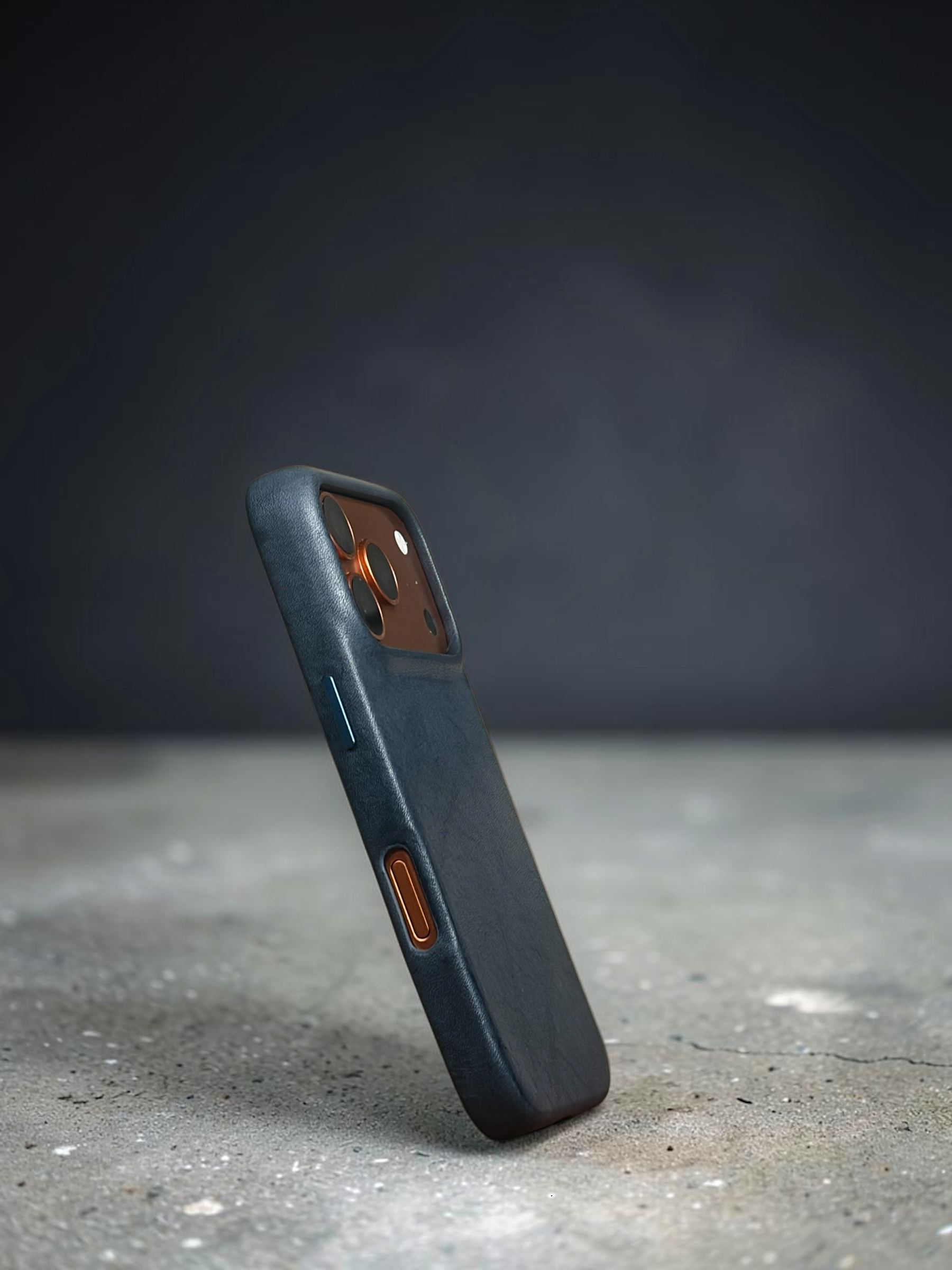 iPhone 17 Pro leather case - Vesuvio Blue side view #Color_Vesuvio Blue