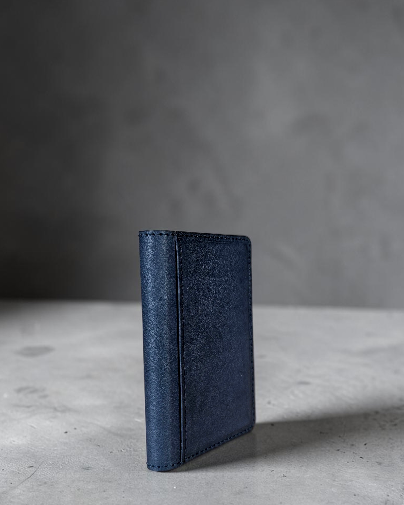 Ritorno Wallet - Vesuvio Blue side view #Color_Vesuvio Blue